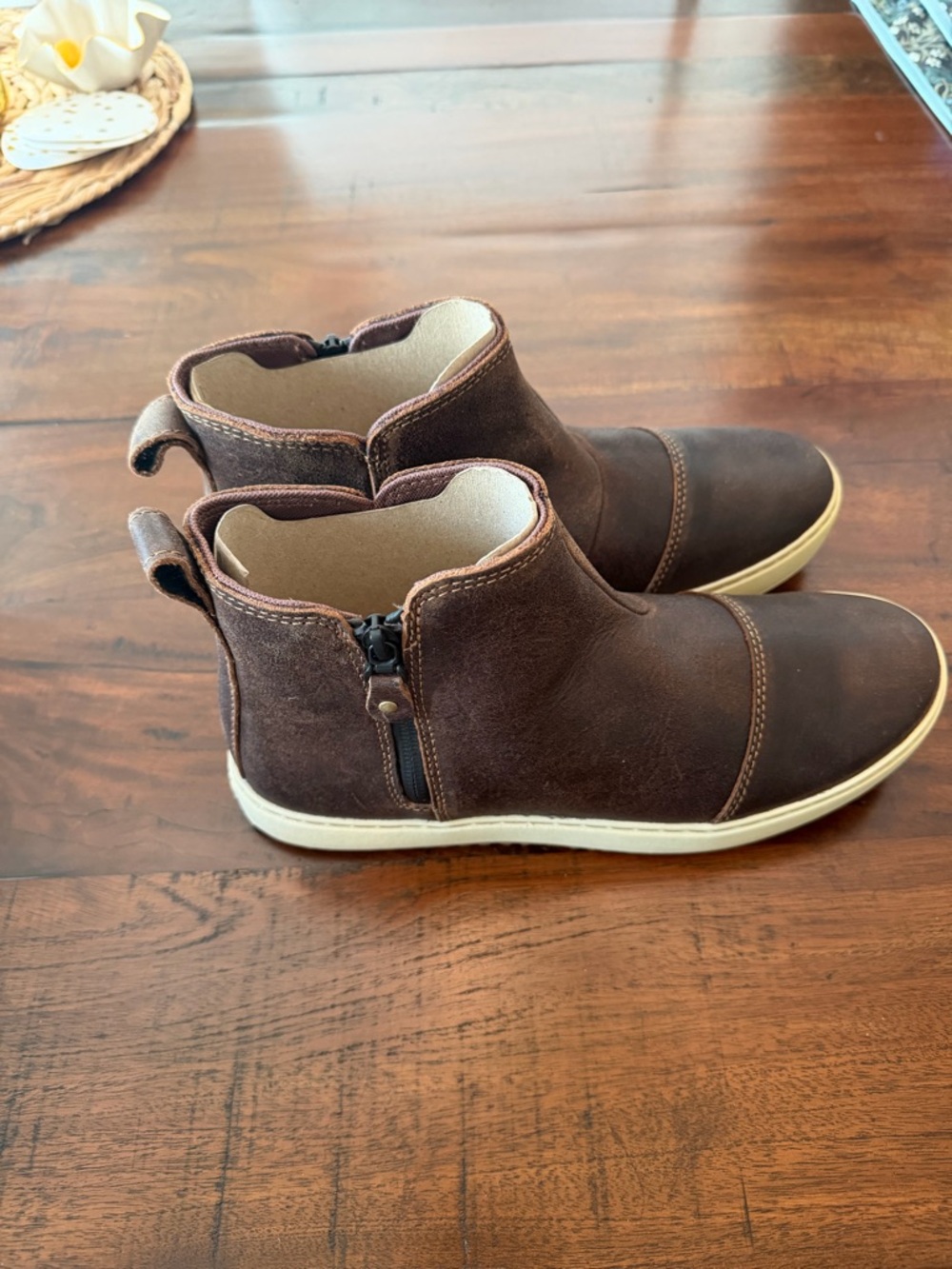 L.L. Bean Women's
Mountainside Brown Leather Ankle Boots Ankle Zip Size 9.5